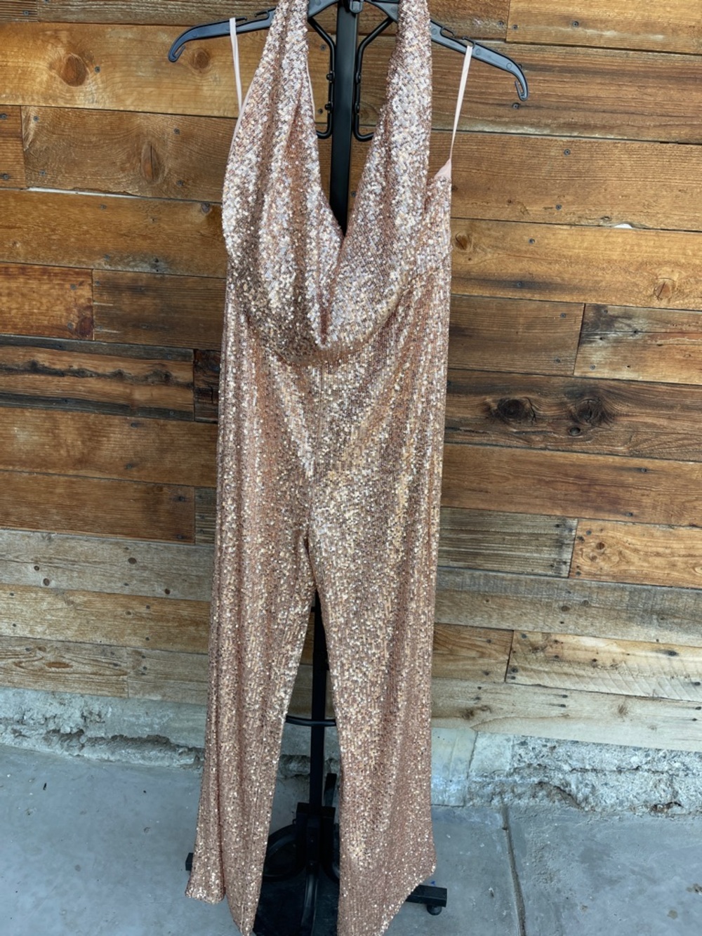 Elegant Gold Sequin Halter Jumpsuit - Picture 5 of 7